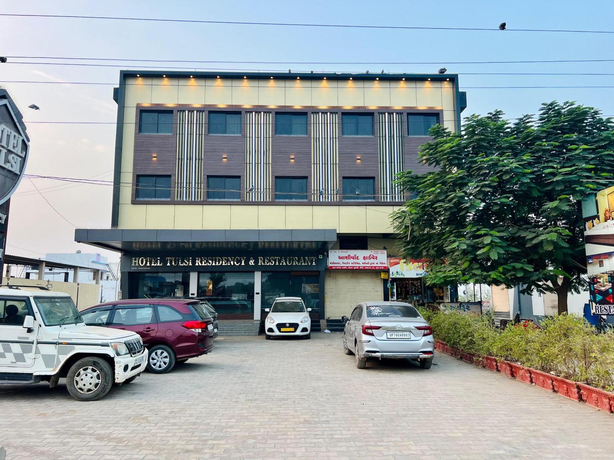 Hotel Tulsi Residency Bhuj Exteriör bild