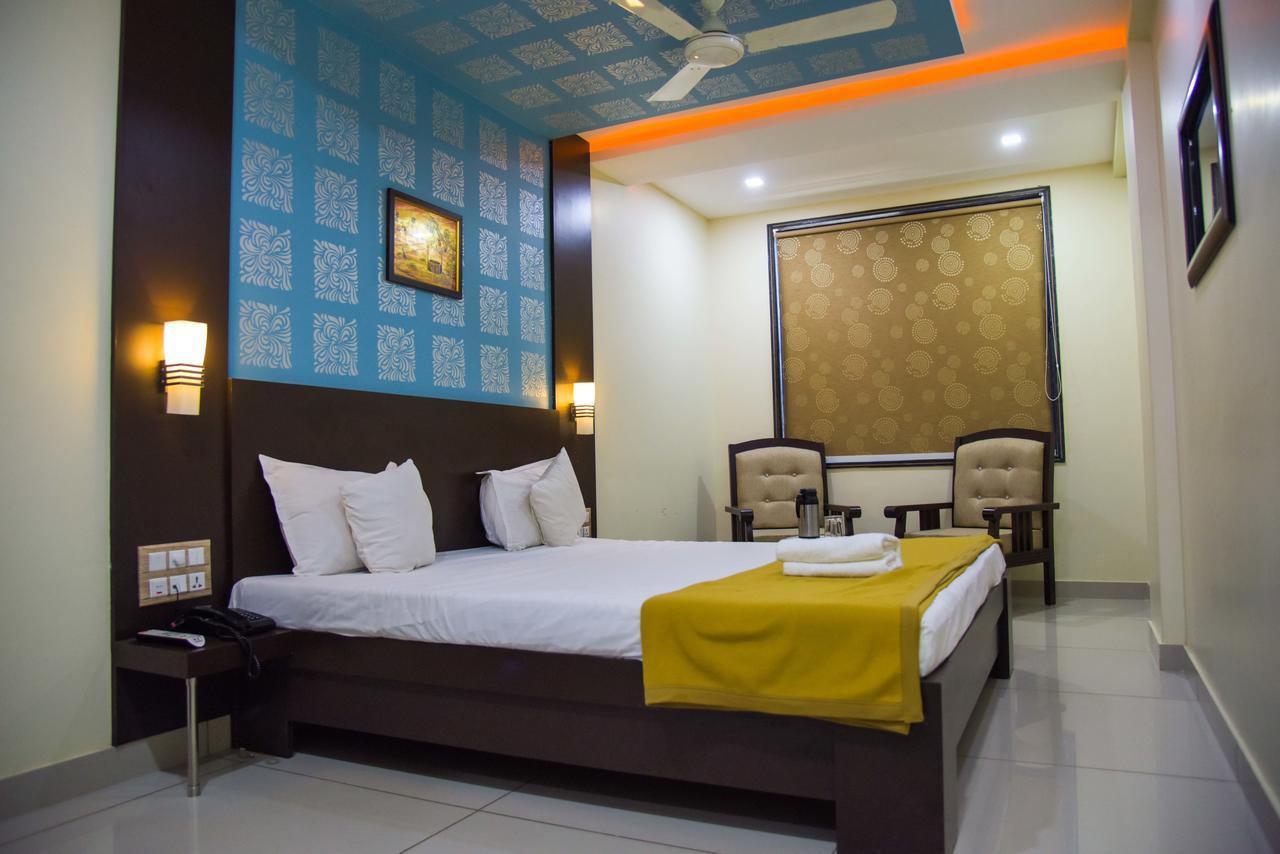 Hotel Tulsi Residency Bhuj Exteriör bild